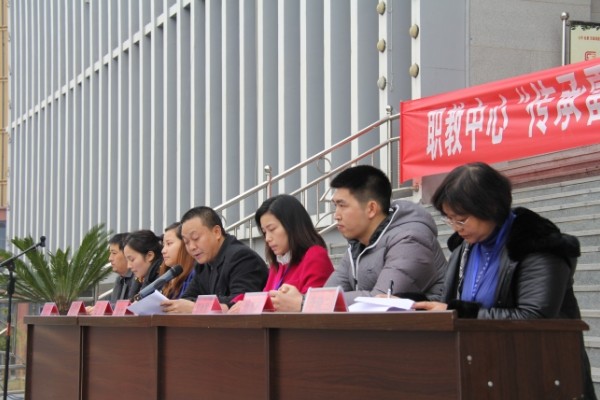 传承雷锋精神，争做文明使者