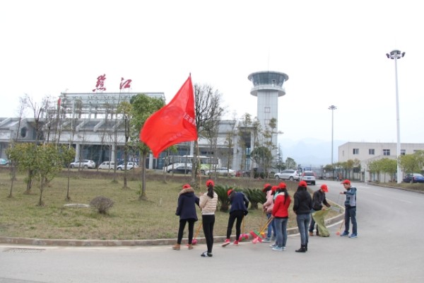 传承雷锋精神，争做文明使者
