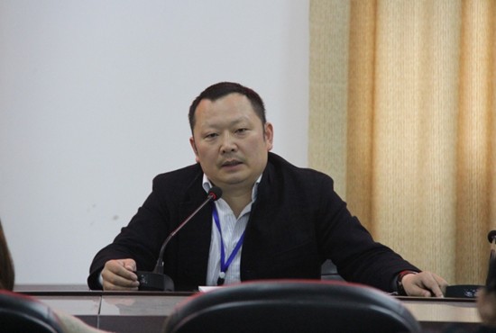 黔江区民族职业教育中心党委二支部召开党的群众路线教育实践活动第一环节“回头看”工作会议